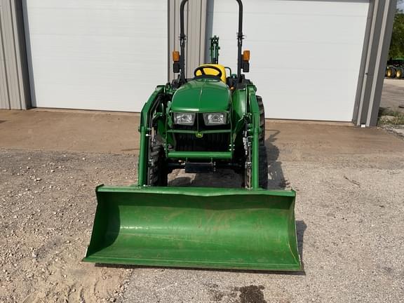 Image of John Deere 3032E equipment image 4