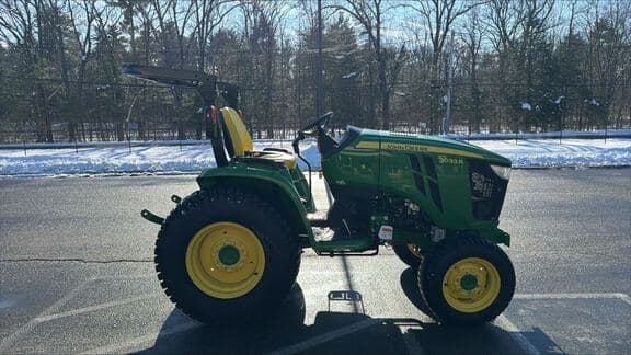 Image of John Deere 3033R equipment image 4