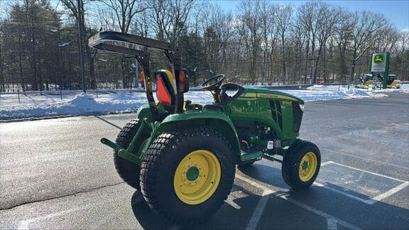 Image of John Deere 3033R equipment image 3