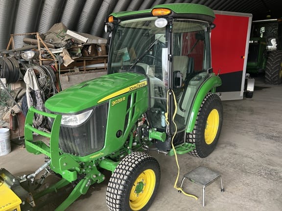 2021 John Deere 3039R Equipment Image0