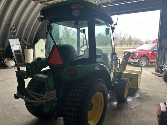 Image of John Deere 3039R equipment image 2