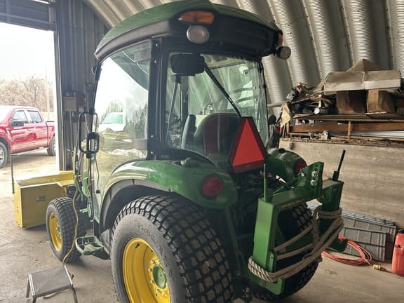 Image of John Deere 3039R equipment image 1