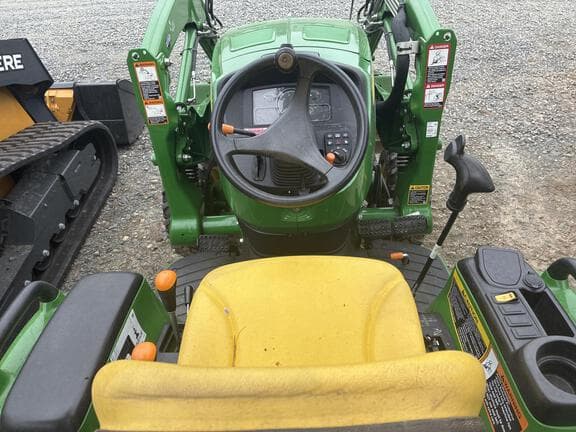 Image of John Deere 3039R equipment image 3