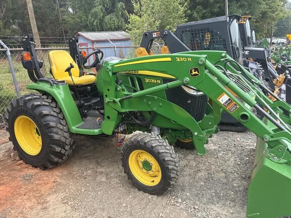 Image of John Deere 3039R equipment image 2