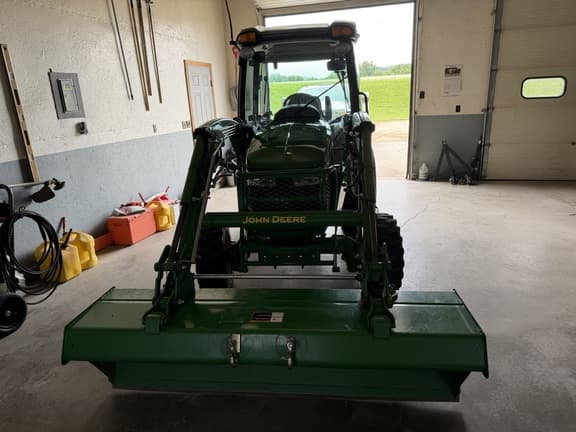 Image of John Deere 3039R equipment image 2