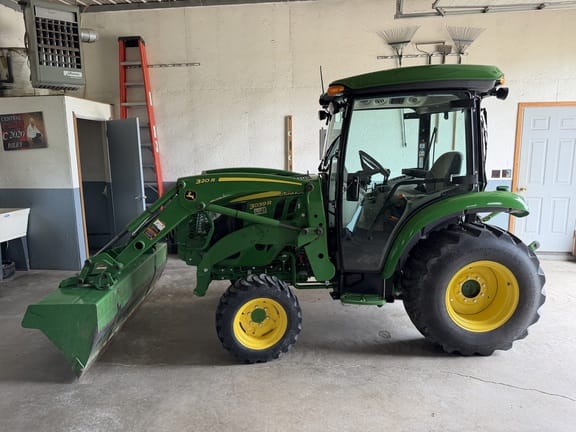 2021 John Deere 3039R Equipment Image0