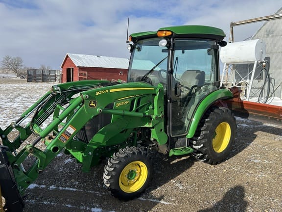 2021 John Deere 3039R Equipment Image0