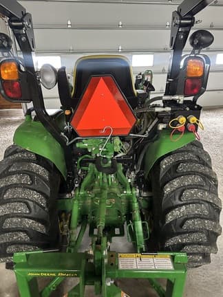 Image of John Deere 3039R equipment image 3
