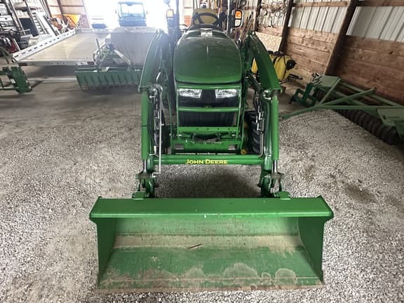 Image of John Deere 3039R equipment image 2