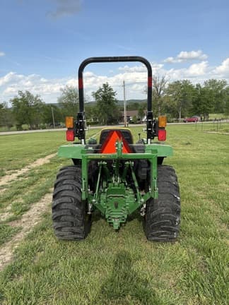 Image of John Deere 3043D equipment image 4