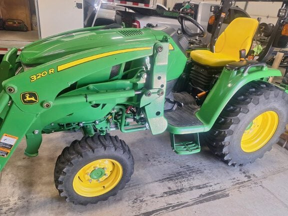 2021 John Deere 3046R Equipment Image0