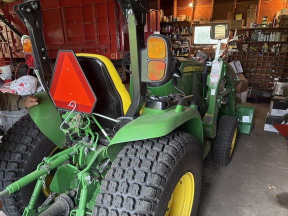 Image of John Deere 3046R equipment image 1