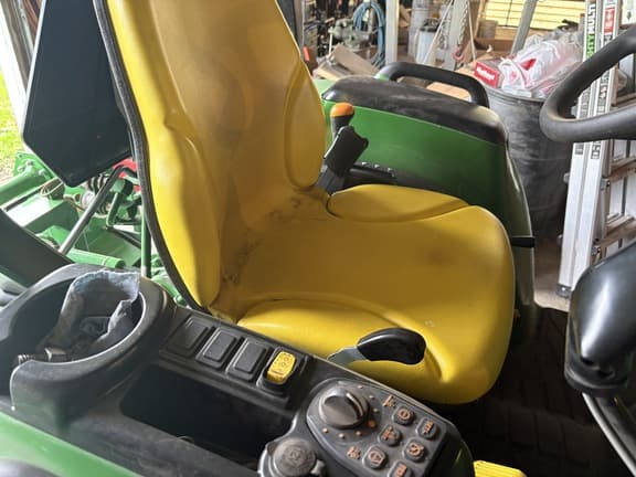 Image of John Deere 3046R equipment image 3