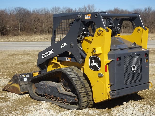 Image of John Deere 317G equipment image 4