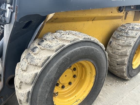 Image of John Deere 320G equipment image 4