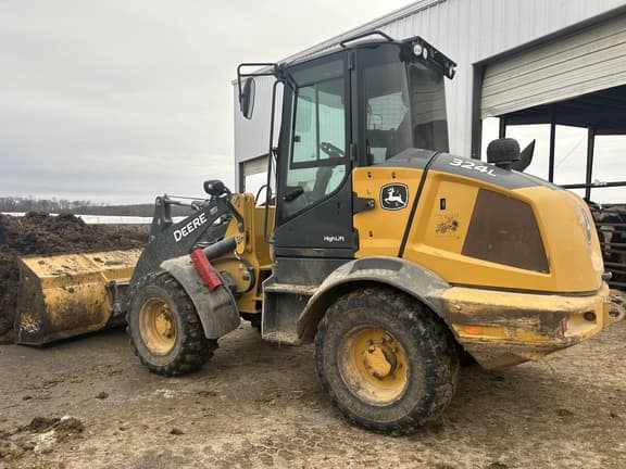 Image of John Deere 324L equipment image 2