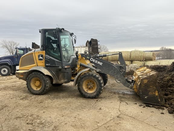Image of John Deere 324L equipment image 3