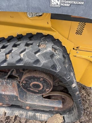 Image of John Deere 325G equipment image 4