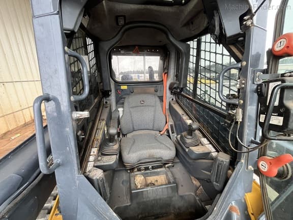 Image of John Deere 325G equipment image 4