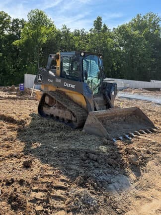 Image of John Deere 325G Primary image
