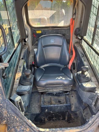 Image of John Deere 325G equipment image 4