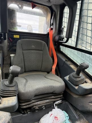 Image of John Deere 332G equipment image 1