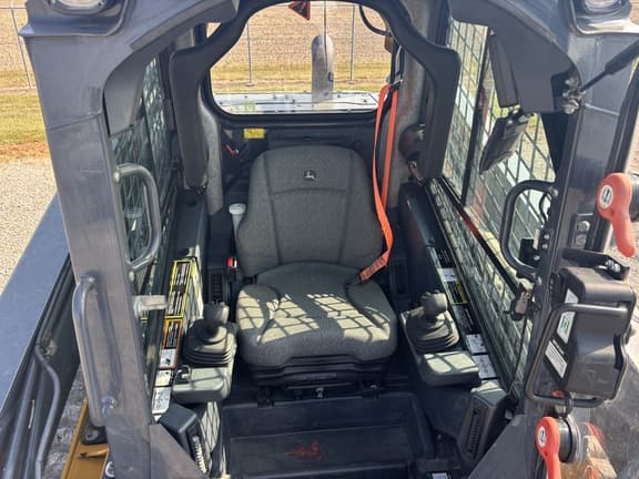 Image of John Deere 333G equipment image 3