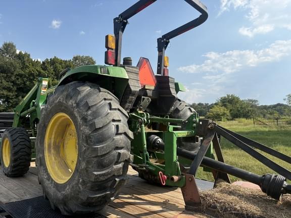 Image of John Deere 4044M equipment image 4