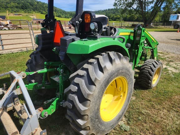 Image of John Deere 4052M equipment image 3