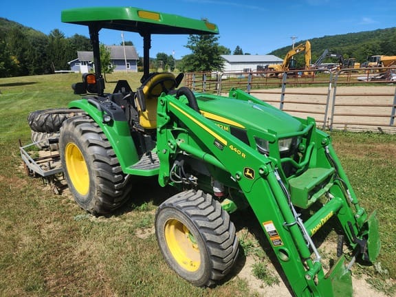 2021 John Deere 4052M Equipment Image0