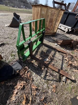 Image of John Deere 4052R equipment image 1