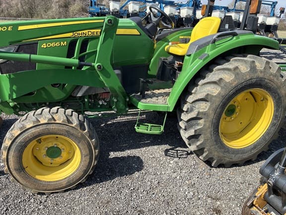 Image of John Deere 4066M equipment image 4