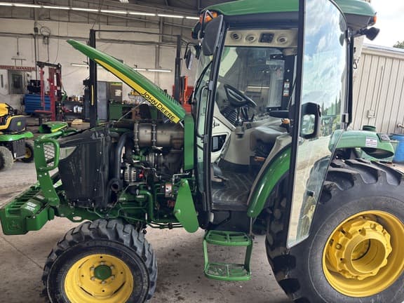 Image of John Deere 4066R equipment image 4