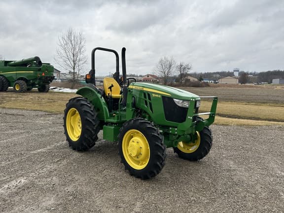 Image of John Deere 5045E equipment image 3