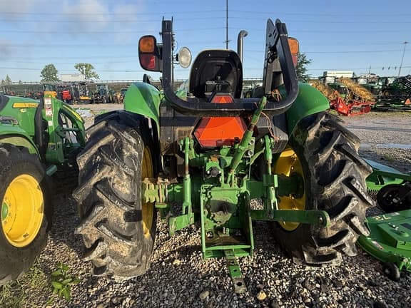 Image of John Deere 5045E equipment image 4
