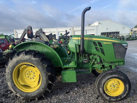Image of John Deere 5045E equipment image 1