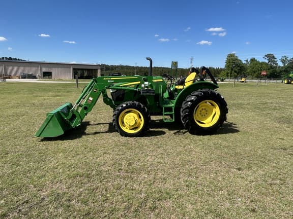 Image of John Deere 5045E equipment image 3