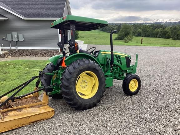 Image of John Deere 5045E equipment image 3