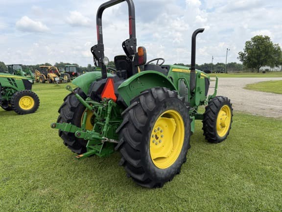 Image of John Deere 5055E equipment image 3