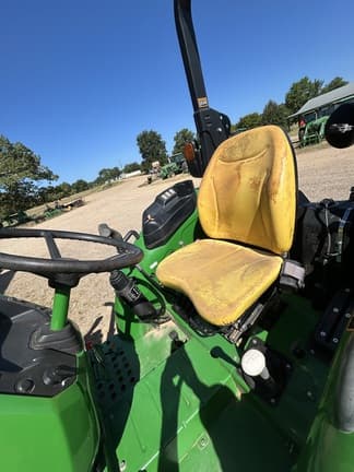 Image of John Deere 5065E equipment image 3