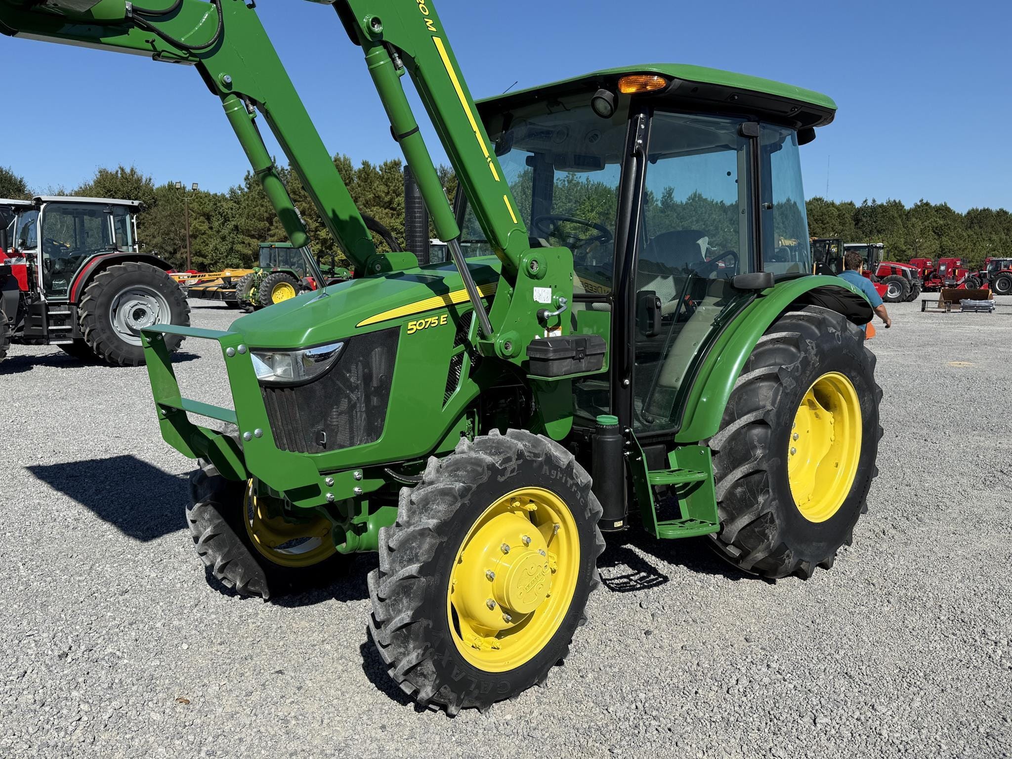 2021 John Deere 5075E Equipment Image0
