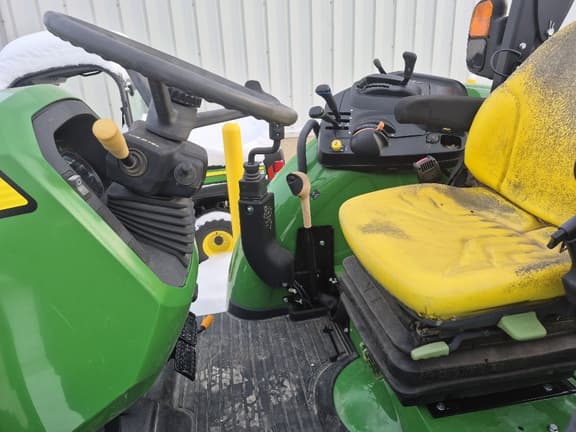 Image of John Deere 5075M equipment image 4