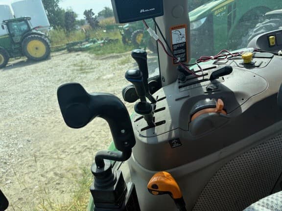 Image of John Deere 5090E equipment image 1