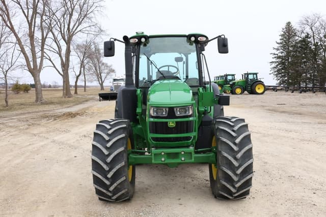 Image of John Deere 5090M equipment image 3