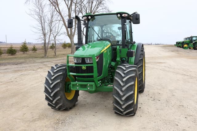 Image of John Deere 5090M equipment image 2