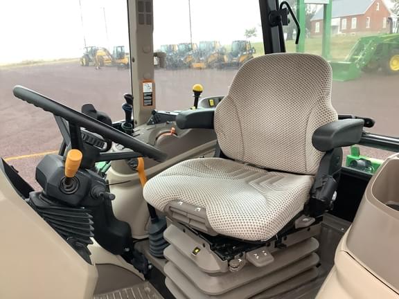 Image of John Deere 5090M equipment image 4