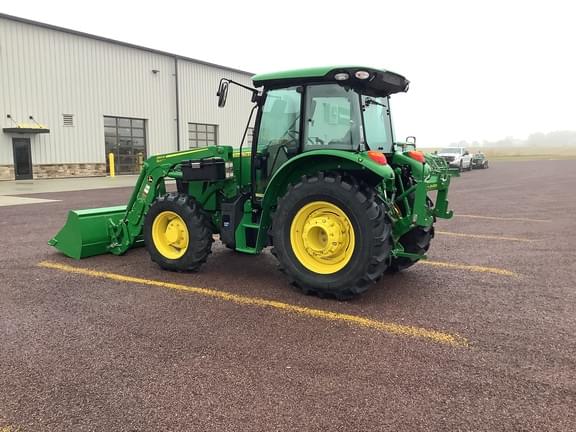 Image of John Deere 5090M equipment image 2