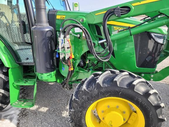 Image of John Deere 5100E equipment image 3