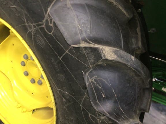 Image of John Deere 5100E equipment image 4