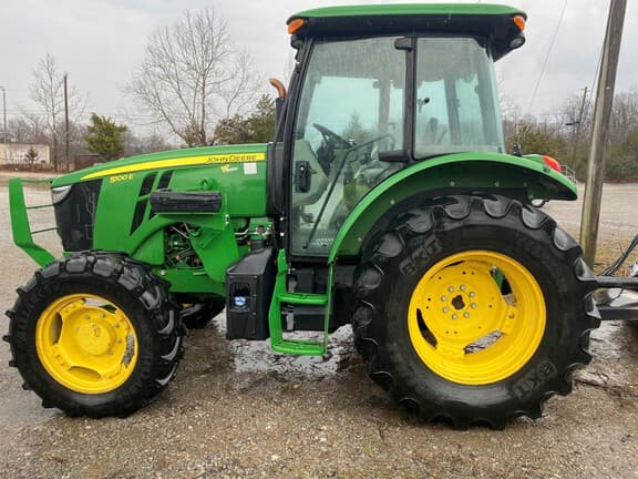 Image of John Deere 5100E equipment image 2